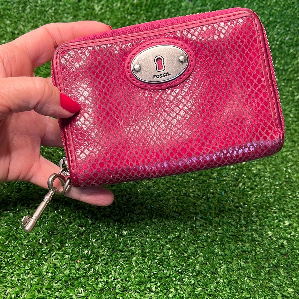 FOSSIL Snakeskin Embossed Pink Leather Zip Around Wallet